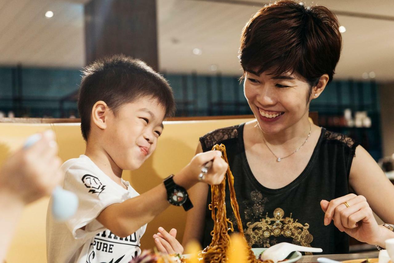 Hard Rock Hotel Desaru Coast Exterior photo A mother and child eating mee siam
